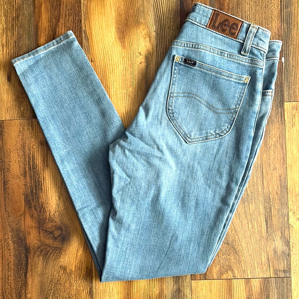 NWOT Lee “Legendary” Skinny Jeans